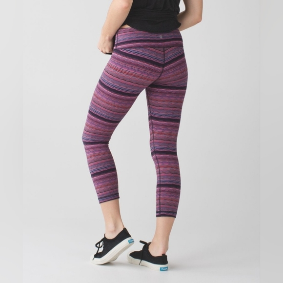Lululemon Wunder Under Crop III - Picture 4 of 8